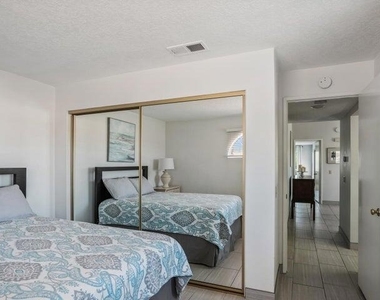 272 Desert Falls Drive E - Photo Thumbnail 13
