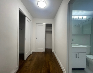 East 56th Street - Photo Thumbnail 3