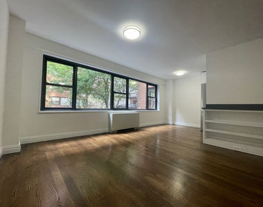 East 56th Street - Photo Thumbnail 6