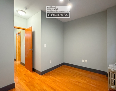 124 Macdougal Street - Photo Thumbnail 2