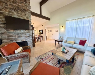 144 Las Lomas - Photo Thumbnail 8