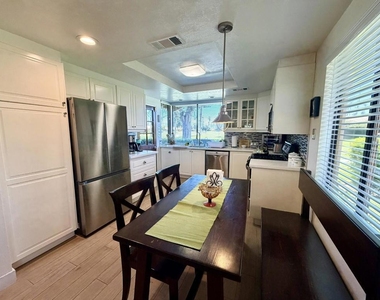 144 Las Lomas - Photo Thumbnail 5