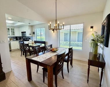 144 Las Lomas - Photo Thumbnail 4