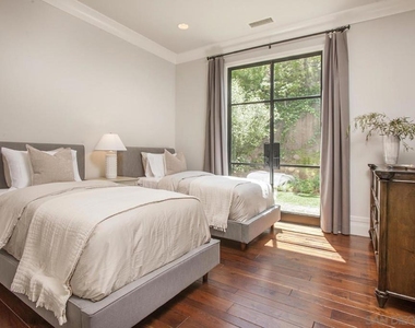 443 11th Street - Photo Thumbnail 27
