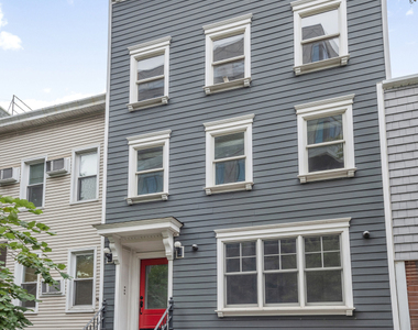 356 Leonard Street - Photo Thumbnail 10