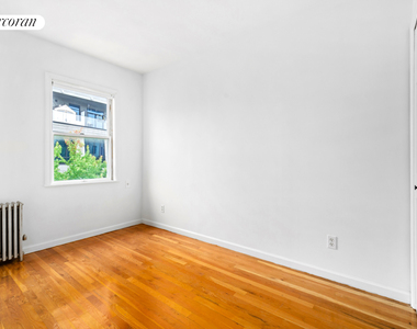 356 Leonard Street - Photo Thumbnail 5