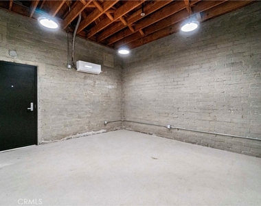 1901 S Pacific Avenue - Photo Thumbnail 3