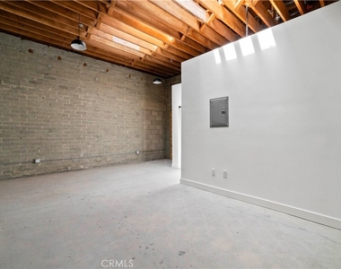 1901 S Pacific Avenue - Photo Thumbnail 2