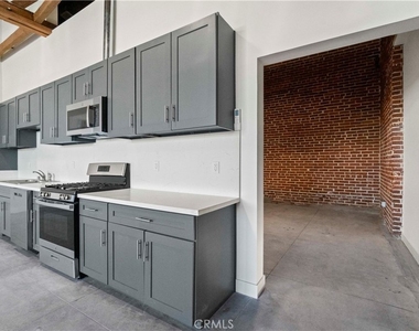 1901 S Pacific Avenue - Photo Thumbnail 1