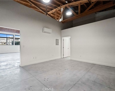 1901 S Pacific Avenue - Photo Thumbnail 2