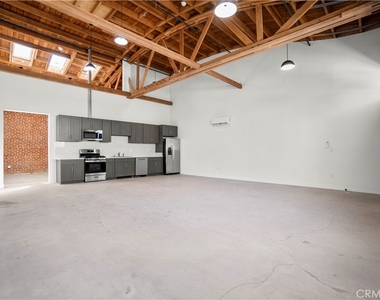 1901 S Pacific Avenue - Photo Thumbnail 10