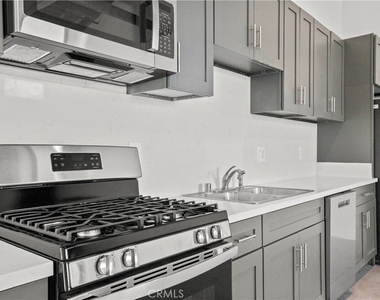 1901 S Pacific Avenue - Photo Thumbnail 6