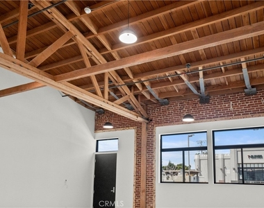 1901 S Pacific Avenue - Photo Thumbnail 4