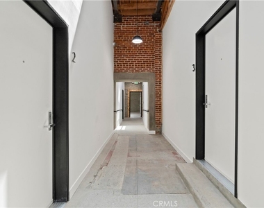 1901 S Pacific Avenue - Photo Thumbnail 9