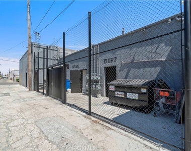 1901 S Pacific Avenue - Photo Thumbnail 16