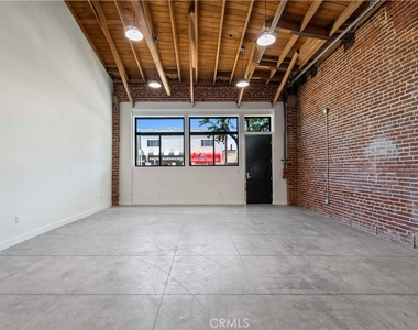 1901 S Pacific Avenue - Photo Thumbnail 1
