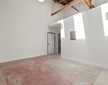 1901 S Pacific Avenue - Photo Thumbnail 6