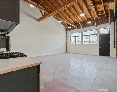 1901 S Pacific Avenue - Photo Thumbnail 2