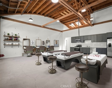 1901 S Pacific Avenue - Photo Thumbnail 3