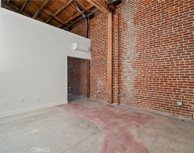 1901 S Pacific Avenue - Photo Thumbnail 8