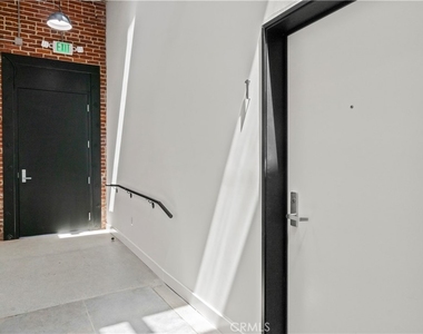 1901 S Pacific Avenue - Photo Thumbnail 8