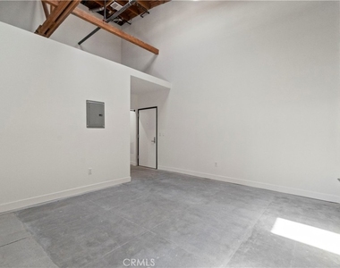 1901 S Pacific Avenue - Photo Thumbnail 3