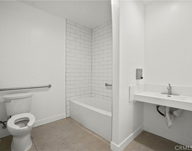 1901 S Pacific Avenue - Photo Thumbnail 10