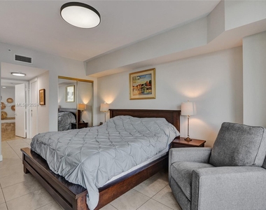 9559 Collins Ave - Photo Thumbnail 14