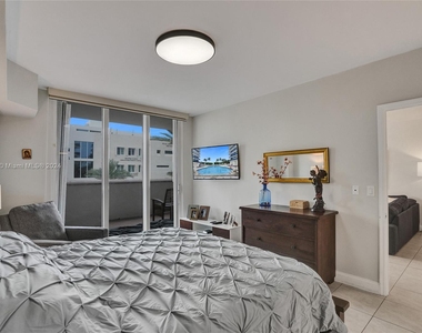 9559 Collins Ave - Photo Thumbnail 16