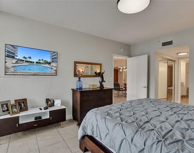 9559 Collins Ave - Photo Thumbnail 15