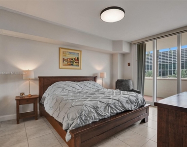 9559 Collins Ave - Photo Thumbnail 13