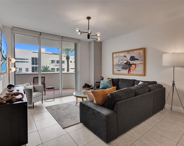 9559 Collins Ave - Photo Thumbnail 3