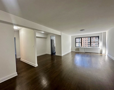  East 57th Street - Photo Thumbnail 1