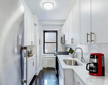  East 57th Street - Photo Thumbnail 3