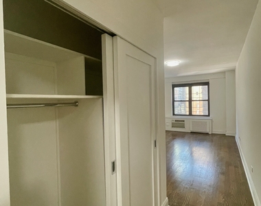 East 57th Street - Photo Thumbnail 7