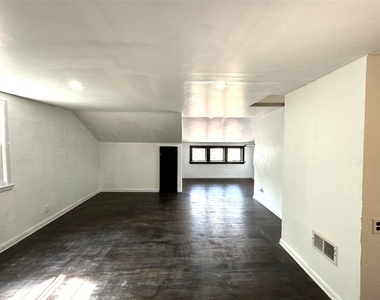 222 Roosevelt Avenue N - Photo Thumbnail 16