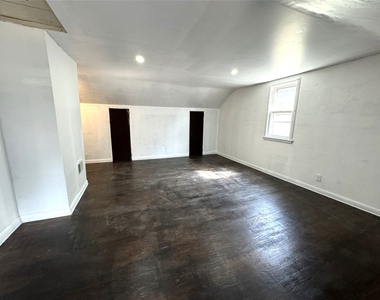 222 Roosevelt Avenue N - Photo Thumbnail 18