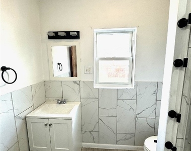 222 Roosevelt Avenue N - Photo Thumbnail 10