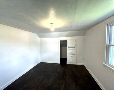 222 Roosevelt Avenue N - Photo Thumbnail 14