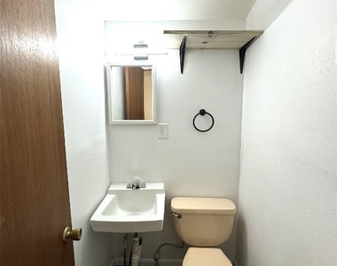 222 Roosevelt Avenue N - Photo Thumbnail 15