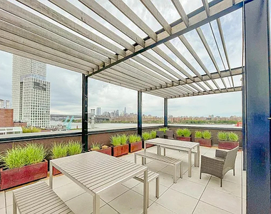 187 Kent Avenue - Photo Thumbnail 13