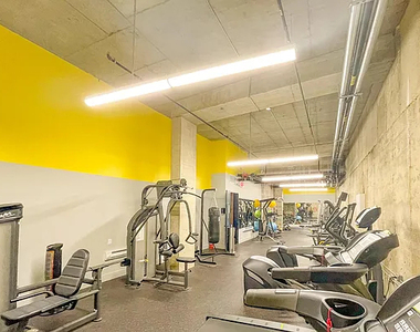 187 Kent Avenue - Photo Thumbnail 12
