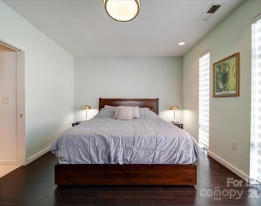 329 Viburnum Way Court - Photo Thumbnail 5