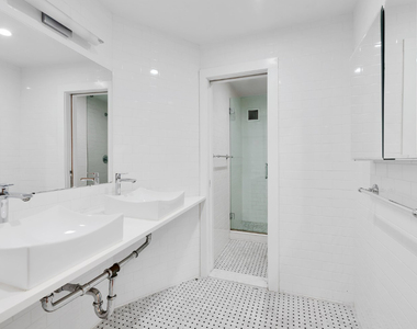 East 95th Street - Photo Thumbnail 7