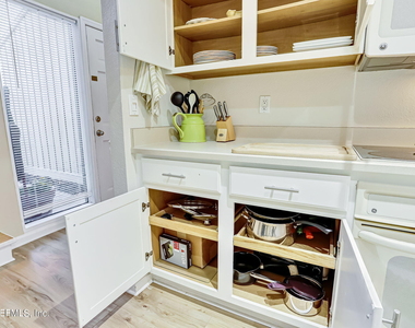 10025 Sawgrass Drive E - Photo Thumbnail 26