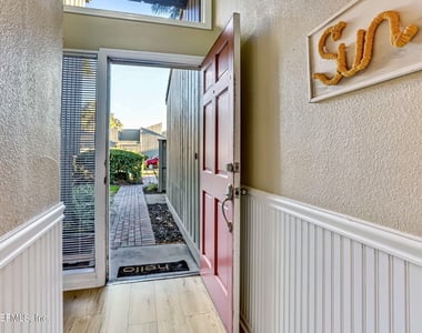 10025 Sawgrass Drive E - Photo Thumbnail 7