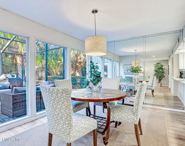 10025 Sawgrass Drive E - Photo Thumbnail 15
