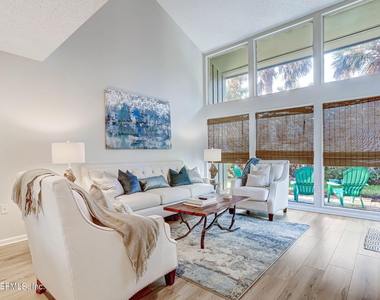 10025 Sawgrass Drive E - Photo Thumbnail 9