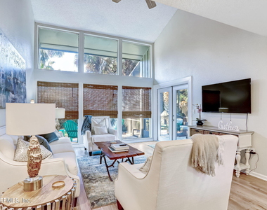 10025 Sawgrass Drive E - Photo Thumbnail 10