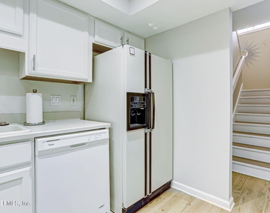 10025 Sawgrass Drive E - Photo Thumbnail 22